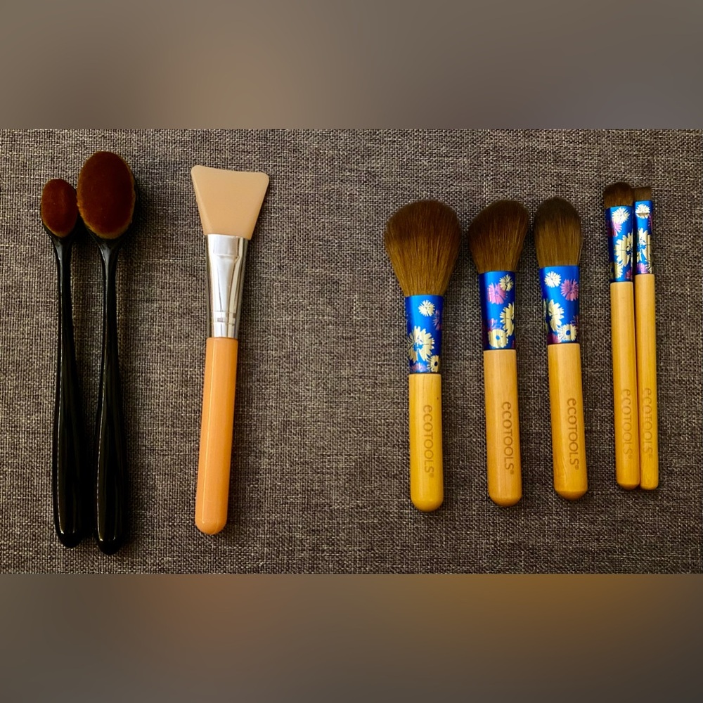 COPY - 5/$15! Bundle of brand new makeup brushes!